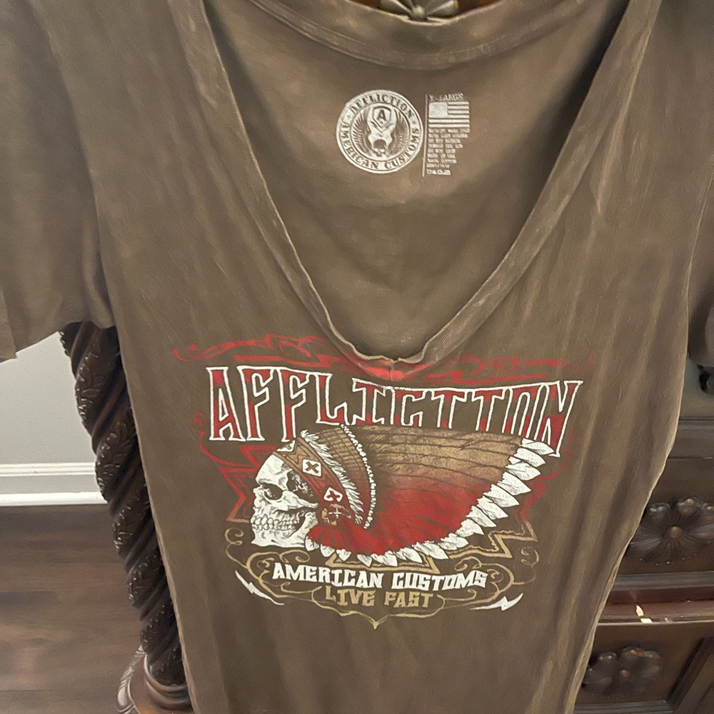 Short sleeve brown affliction V neck xl